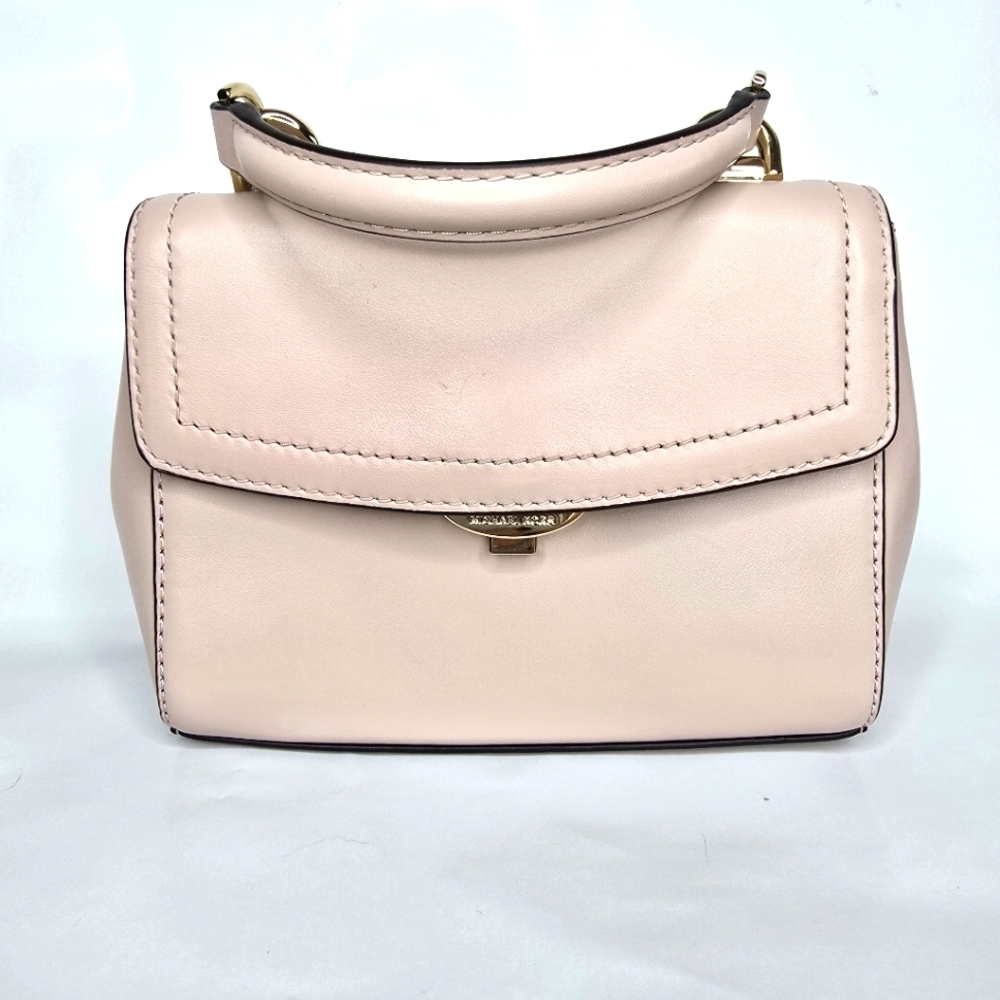 Michael Kors Elegant Light Pink Small Handbag